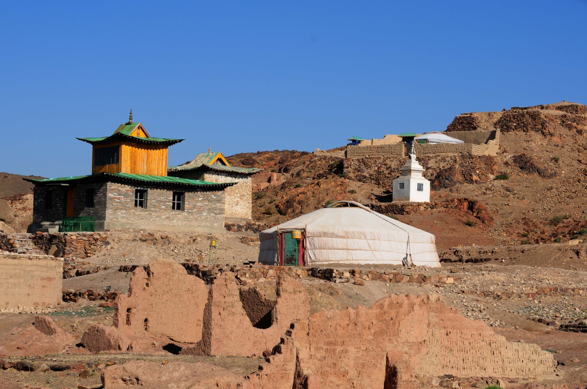 Gandantegchinlen Monastery -ガンダンテッチンレン修道院 | Imagine your Mongolia